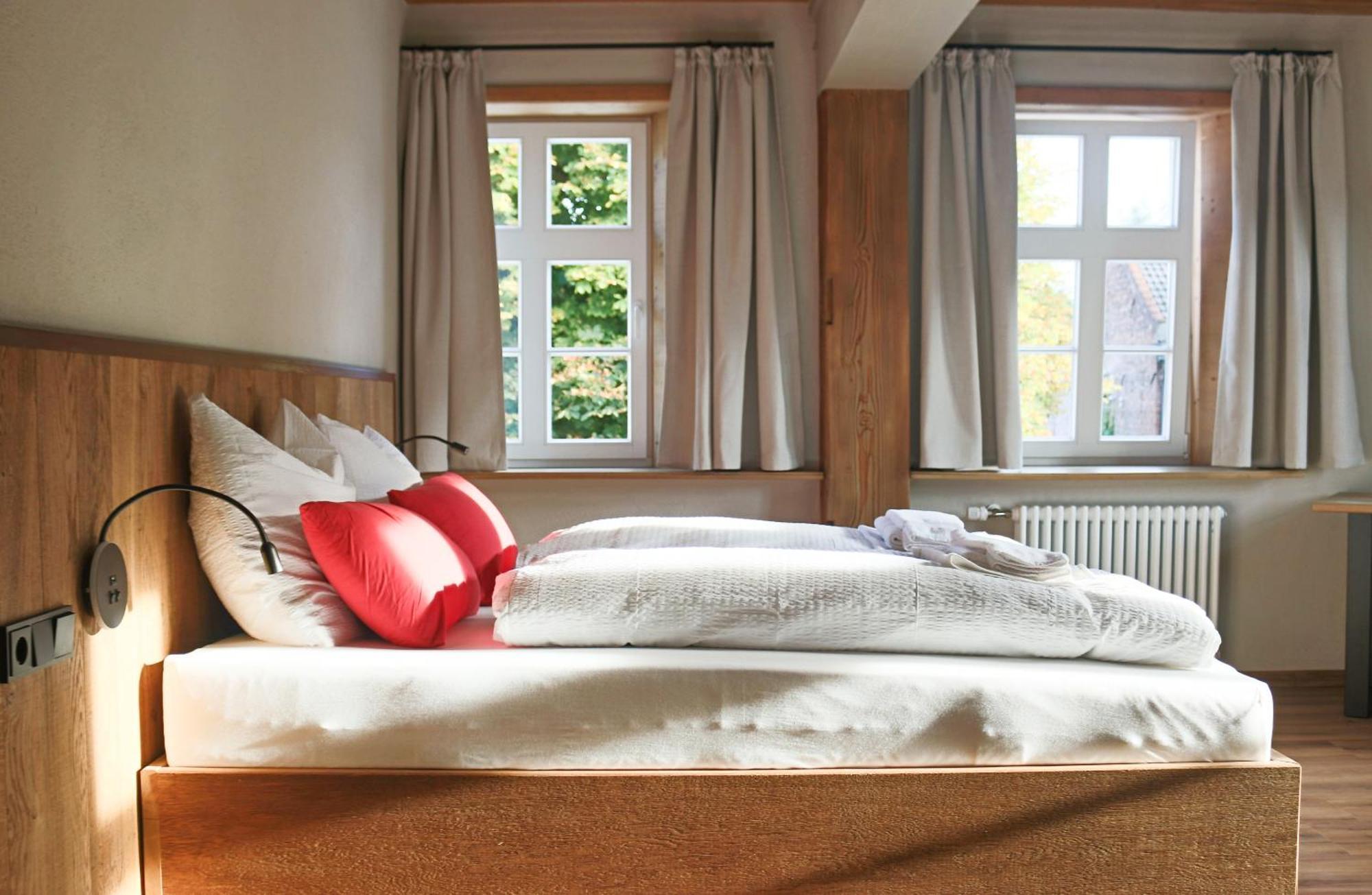 Landgasthof Koenig Von Preussen Helsa ภายนอก รูปภาพ